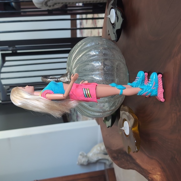 1999 Cool Skating Barbie - Picture 7 of 8